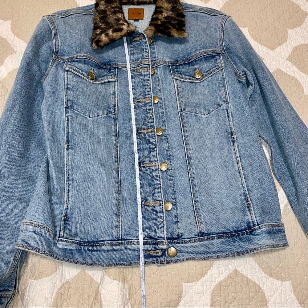 Joe's Jacket - Picture 9 of 12